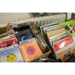 A QUANTITY OF ASSORTED RECORD AND SINGLES, TO INCLUDE THE SHADOWS, FOUR SEASONS, BEACH BOYS, ETC