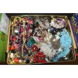 A QUANTITY OF ASSORTED COSTUME JEWELRY