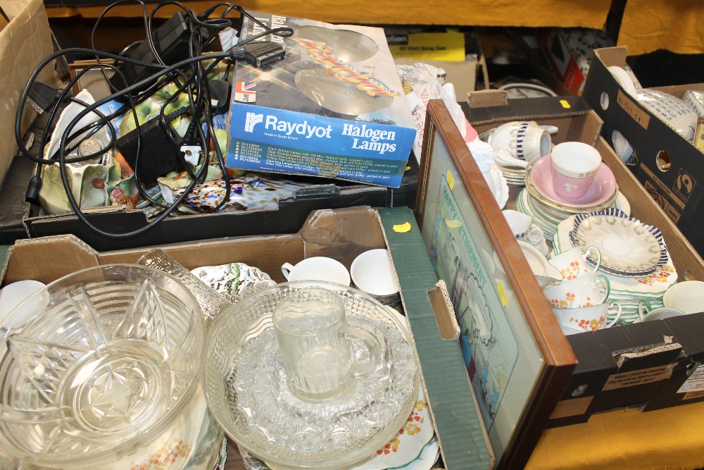 THREE TRAYS OF SUNDRIES TO INCLUDE A HALOGEN LAMP, GLASSWARE, ETC