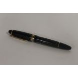 A MONT BLANC MEISTERSTUCK NO.466 FOUNTAIN PEN, with black casing and yellow metal mounts, and 14k G