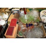 A TRAY OF RETRO GLASSWARE AND A SMALL QUANTITY OF BOOKS