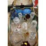 A TRAY OF CUT AND COLOURED GLASS TO INCLUDE DECANTERS, ROSE BOWL ETC