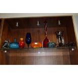 A QUANTITY OF ART GLASS ITEMS