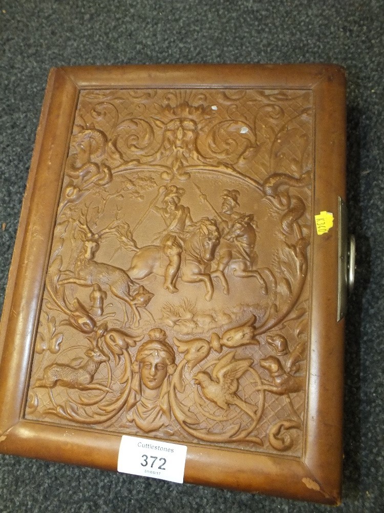 A VINTAGE LEATHER PHOTOGRAPH ALBUM AND CONTENTS