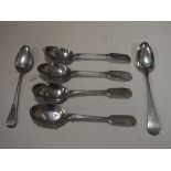 A SET OF FOUR ANTIQUE HALLMARKED SILVER TEA SPOONS A/F TOGETHER WITH TWO OTHERS (6)