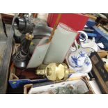 A SELECTION OF ASSORTED ITEMS TO INCLUDE A BLUE AND WHITE JUG AND BOWL SET, WALL CLOCK, SHIP LAMP