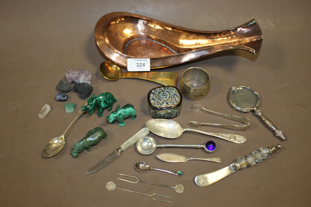 A QUANTITY OF ASSORTED COLLECTABLES TO INCLUDE HALLMARKED SILVER SUGAR NIPS ETC