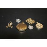 A SELECTION OF SMALL 9CT GOLD ITEMS ETC. TO INCLUDE A LOCKET