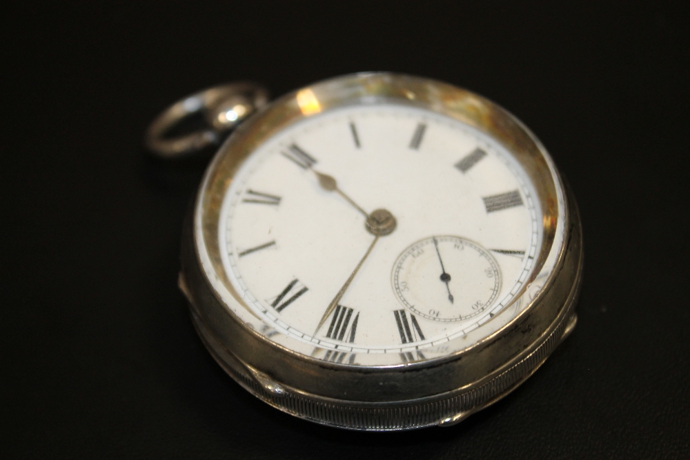 A HALLMARKED SILVER VICTORIAN POCKET WATCH