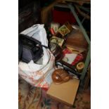 A QUANTITY OF ASSORTED SUNDRIES AND COLLECTABLES TO INCLUDE TREEN, SONY HANDYCAM, YAMAHA KEYBOARD