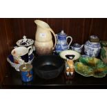 A SELECTION OF CERAMICS TO INCLUDE A WEDGWOOD BLACK BASALT BOWL, GAUDY WELSH, ORIENTAL BLUE AND