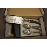 A BOX OF ASSORTED FLATWARE TO INCLUDE AN ENGRAVED CRUMB TRAY