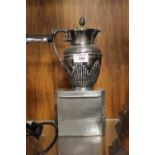 A SILVER PLATED WATER JUG TOGETHER WITH A HAMMERED FINISH LIDDED PEWTER BOX