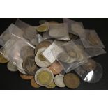 A BAG OF ASSORTED UK AND WORLD COINS