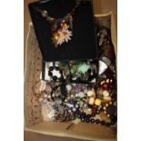 A TRAY OF ASSORTED MODERN COSTUME JEWELLERY