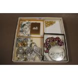 BOX OF COSTUME JEWELLERY AND COMPACTS ETC.