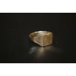 A BOXED 9 CT GOLD GENTS SIGNET RING