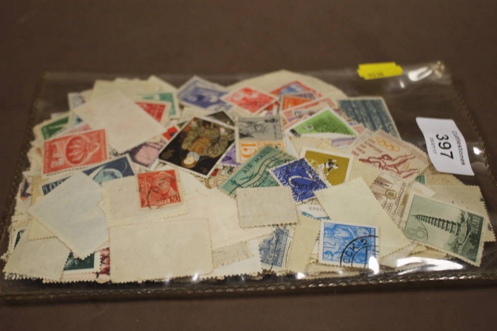 A COLLECTION OF LOOSE WORLD STAMPS