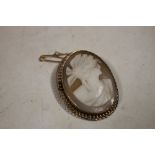 A VICTORIAN 9CT GOLD CAMEO BROOCH