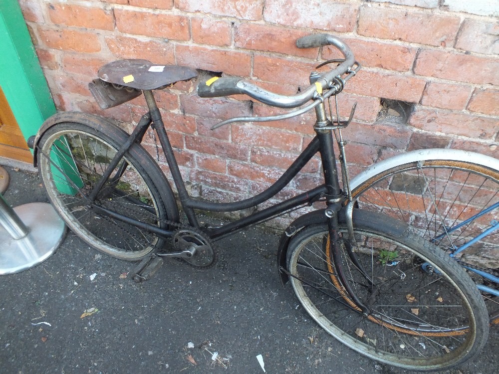 A VINTAGE BLACK RALEIGH BICYCLE