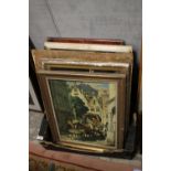 A TRAY OF VINTAGE PICTURE FRAMES