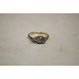 AN 18CT GOLD THREE STONE ILLUSION SET DIAMOND RING