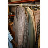 A COLLECTION OF VINTAGE LADIES CLOTHING, COMPRISING SUITS, JACKETS AND COATS, TO INCLUDE HARRODS,