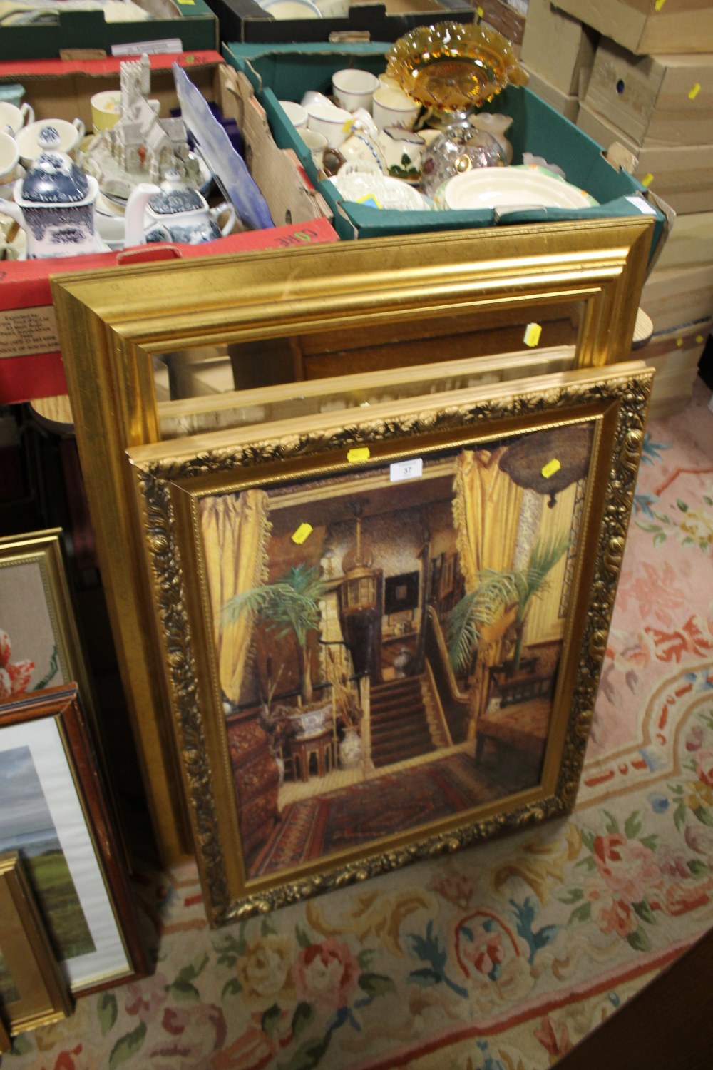 A MODERN GILT FRAMED WALL MIRROR TOGETHER WITH A PRINT