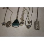 A BAG OF LADIES SILVER PENDANT NECKLACES TO INC A LOCKET & AN AGATE EXAMPLE ETC