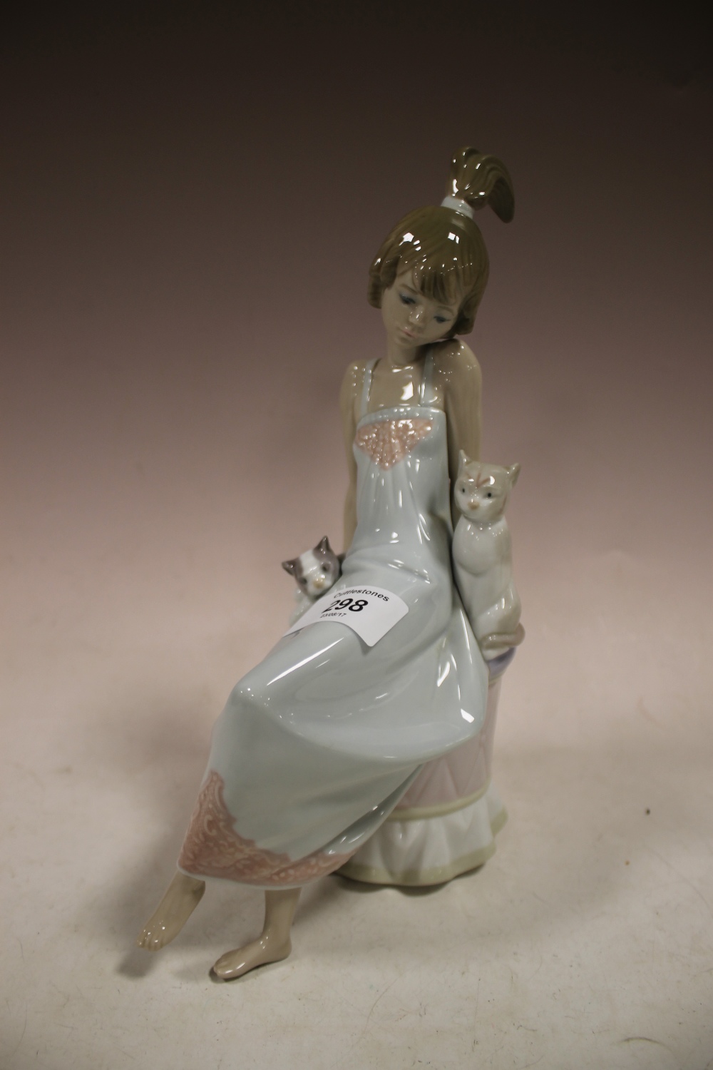 A LLADRO FIGURE OF A GIRL WITH CATS