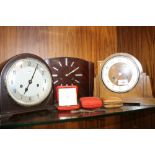 A SELECTION OF CLOCKS TO INCLUDE AN ENFIELD MANTEL CLOCK (6)