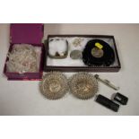 A BOX OF COLLECTABLES TO INCLUDE A HALLMARKED SILVER AND MOTHER OF PEARL FRUIT KNIFE IN CASE,