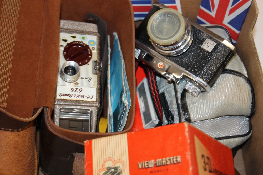 A BOX OF CAMERAS TO INCLUDE A VINTAGE GB-BELL AND HOWELL, HALINA ETC.
