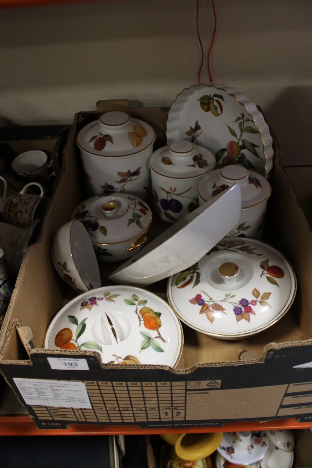 A TRAY OF ROYAL WORCESTER EVESHAM DINNERWARE