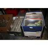 A BOX OF MOSTLY CLASSICAL LP RECORDS TOGETHER WITH A TRAY OF SINGLES