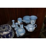 A SELECTION OF EIGHT PIECES OF BLUE JASPERWARE TO INCLUDE TEAPOT, FRUIT BOWL