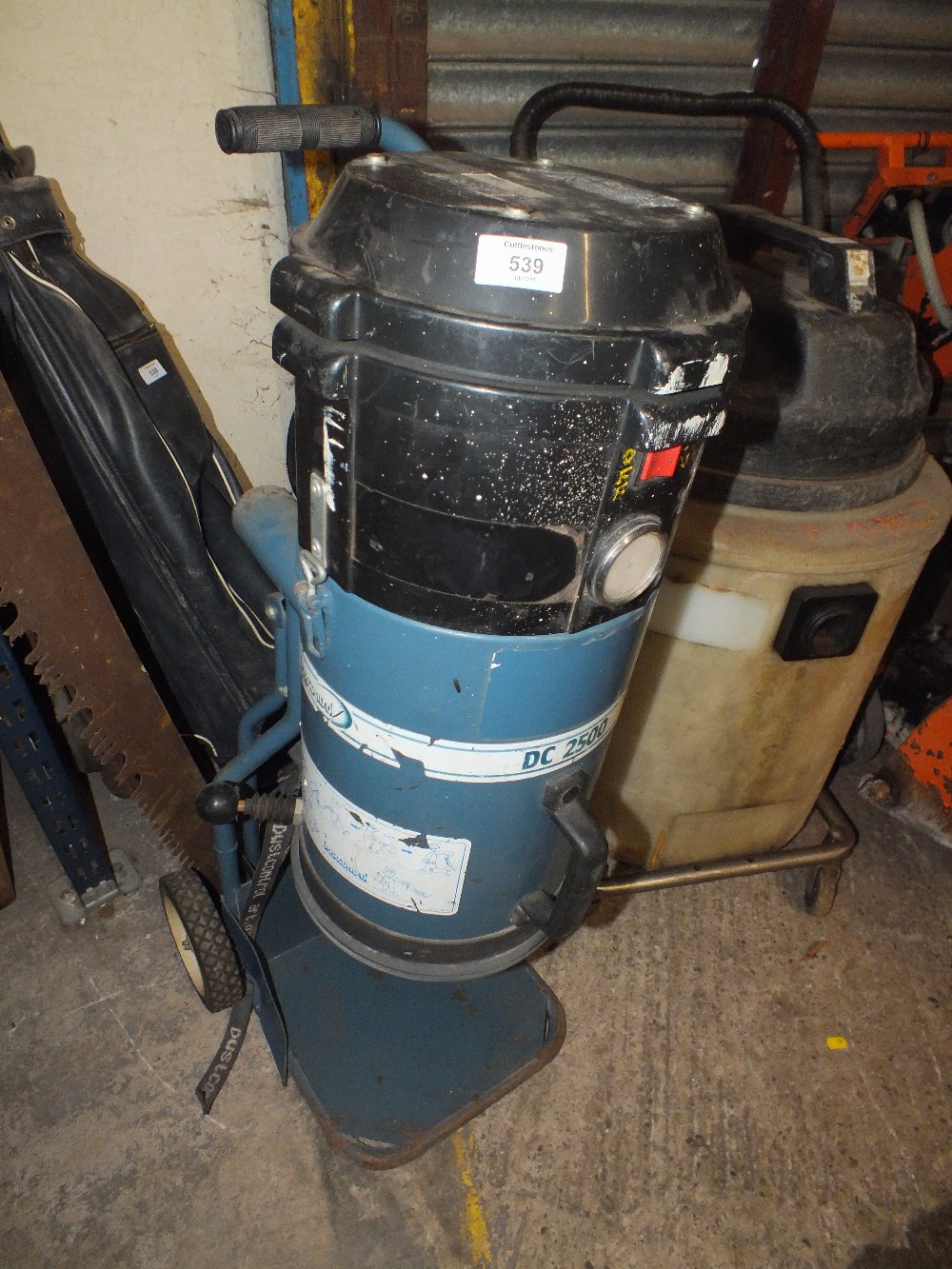 A DUST EXTRACTION UNIT