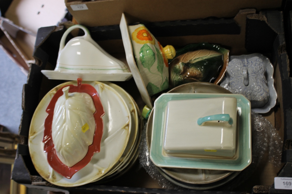 A TRAY OF CHEESE DISHES TO INCLUDE SUSIE COOPER TOGETHER WITH STUDIO POTTERY PLATES