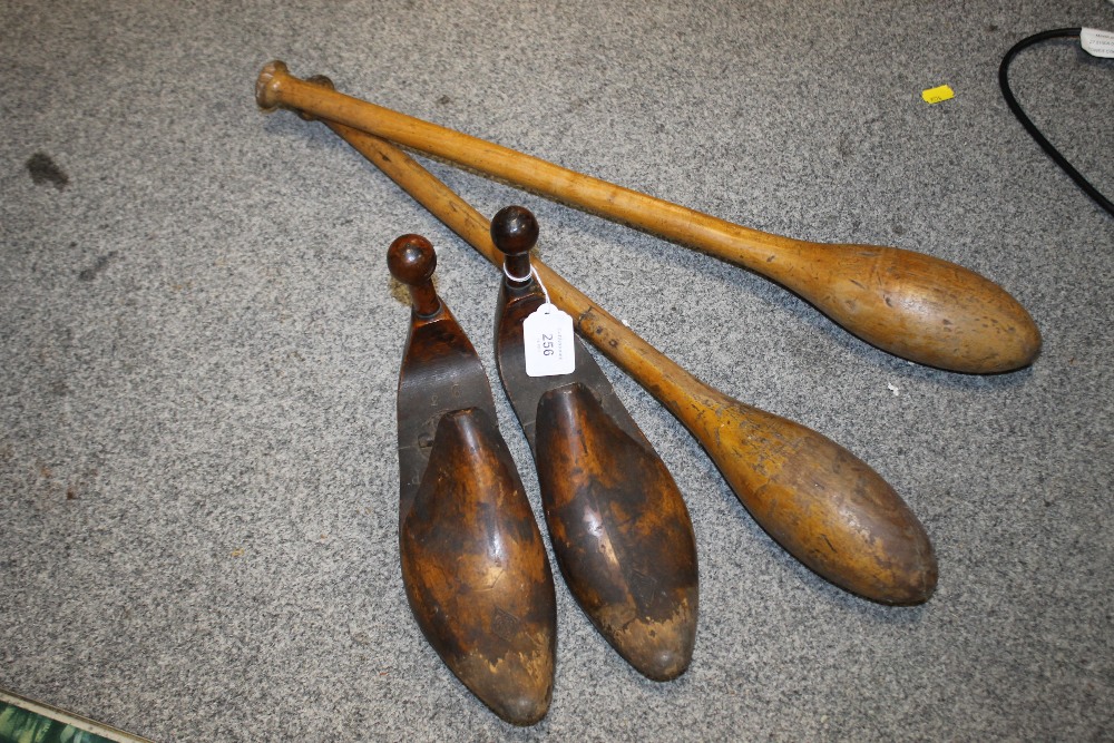 A PAIR OF WOODED SHOE FILLERS TOGETHER WITH A PAIR OF VINTAGE WOODEN JUGGLING STICKS