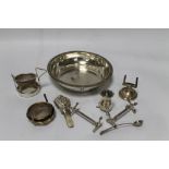 A SELECTION OF HALLMARKED SILVER AND WHITE METAL ITEMS