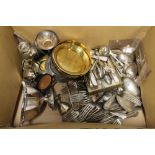 A TRAY OF ASSORTED METALWARE