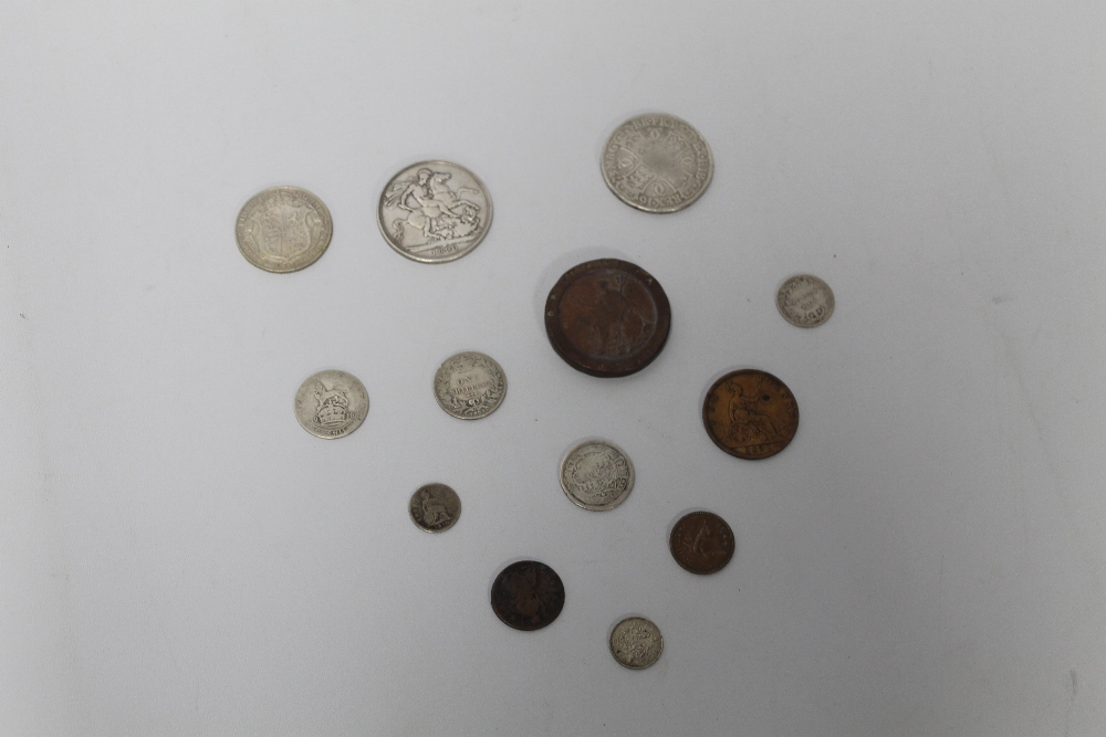 A COLLECTION OF ASSORTED BRITISH COINS, TO INCLUDE AN 1850 QUEEN VICTORIA CROWN, A 1816 GEORGE THE