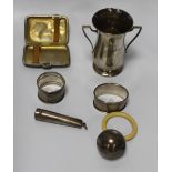 A SELECTION OF HALLMARKED SILVER ITEMS TO INCLUDE BABY'S RATTLE, VESTA, NAPKIN RING ETC