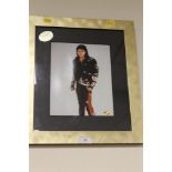 A FRAMED A GLAZED PICTURE OF MICHAEL JACKSON, BEARING AUTOGRAPH / SIGNATURE, COMPLETE WITH COA ON