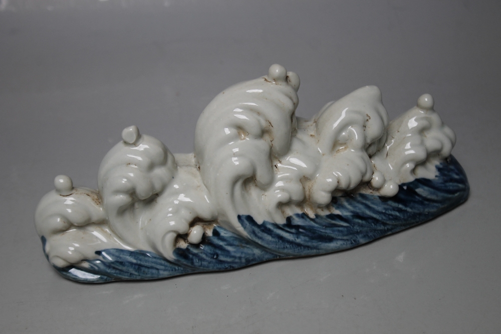 A CHINESE SCHOLARS BRUSH STAND IN THE FORM OF WAVES ON THE SEA, W 19.5 cm