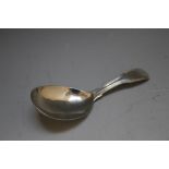 A GEORGE III HALLMARKED SILVER CADDY SPOON - LONDON 1809, makers mark W.S, L 9.25 cm