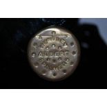 A NOVELTY ADVERTISING BRASS VESTA CASE FOR HUNTLEY & PALMER'S ALBERT BISCUIT, Dia 5 cm