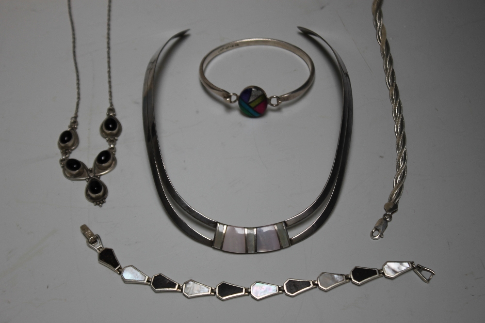A COLLECTION OF MODERN SILVER JEWELLERY ITEMS, comprising a collarette, two bracelets, a bangle and - Image 2 of 2