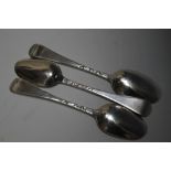 A SET OF THREE HALLMARKED SILVER HANOVARIAN TYPE TABLE SPOONS BY EBENEZER COKER - LONDON 1739, hav