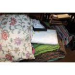 A LARGE QUANTITY OF VINTAGE BLANKETS, ETC